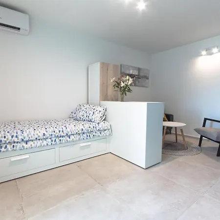 Studio Apartman Irma Cervar *